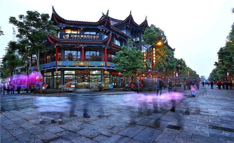 额，这次汶川地震是由哪两大板块碰撞形成的？有啥次生灾害？游戏画面